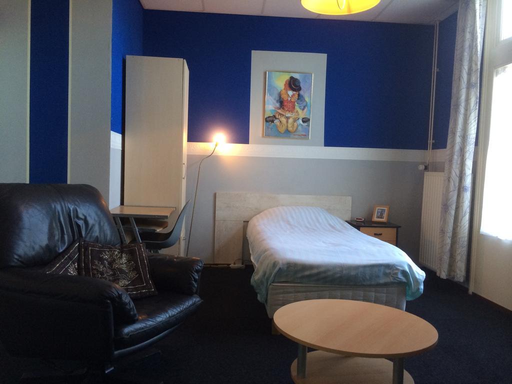 Hotel De Blauwe Vogel Bergen op Zoom Habitación foto